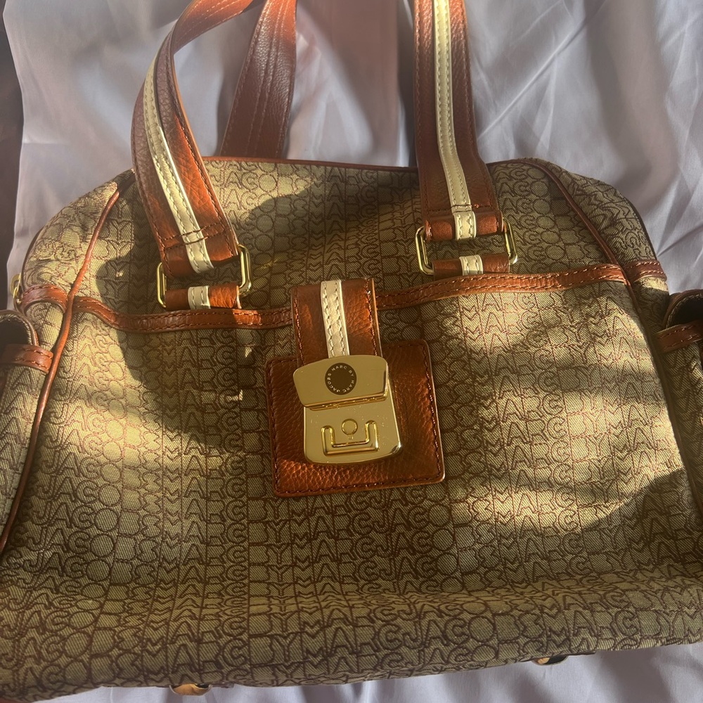 Marc Jacobs Satchel in beautiful pre-loved mint condition